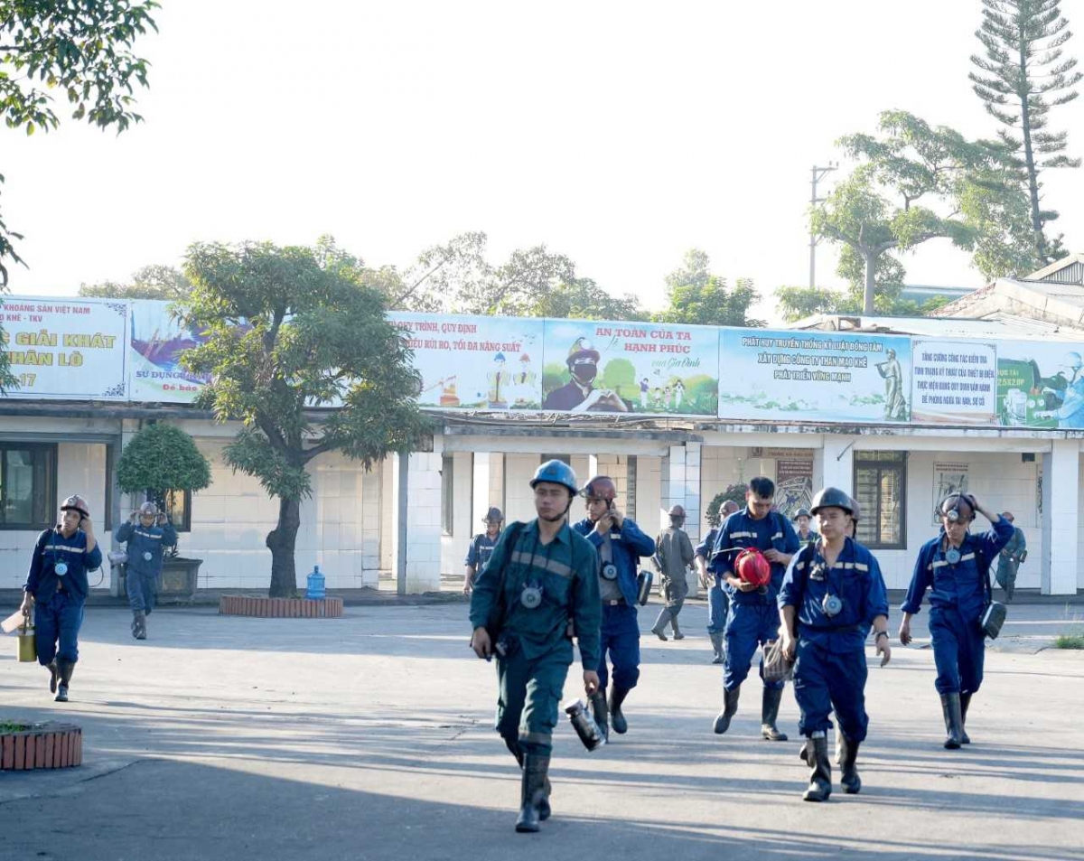 Thợ mỏ Than Mạo Khê vào ca sản xuất mới (Ảnh TKV)