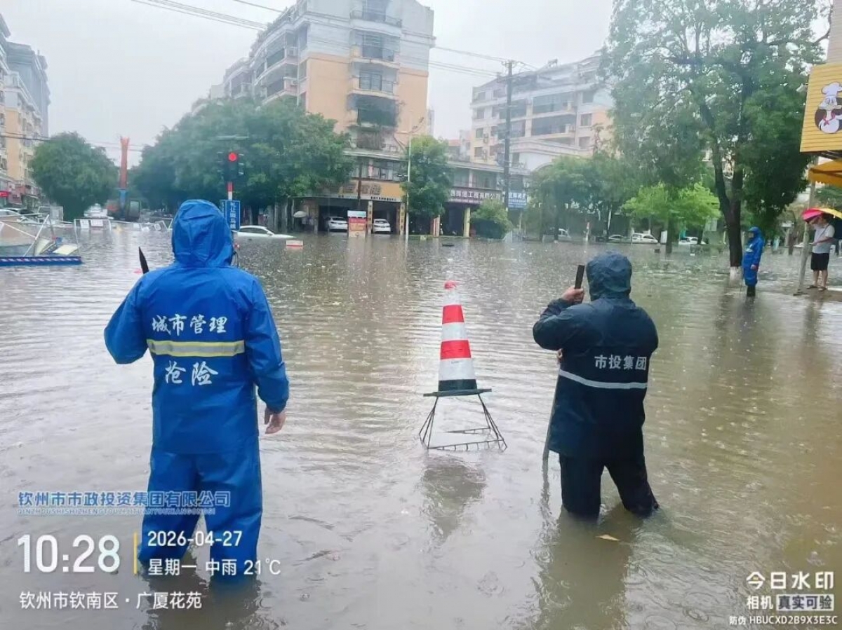 Mưa kỷ lục gây ngập nặng ở thành phố Khâm Châu, Quảng Tây. Ảnh: The Paper