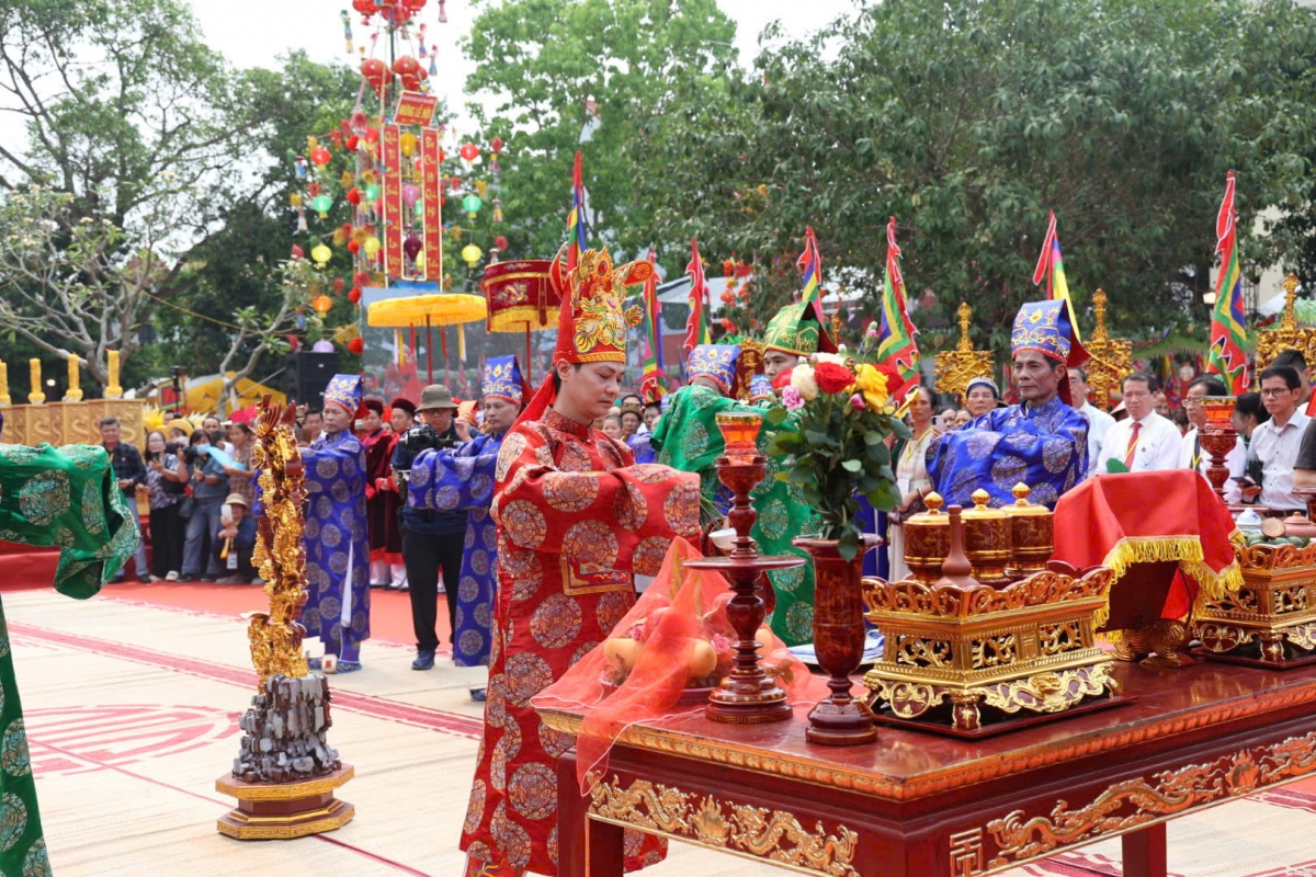 Nghi thức tế lễ trong Lễ hội Bình Đà 2026 được thực hiện chu đáo, trang nghiêm với lòng thành kính của những người con dân đất Việt