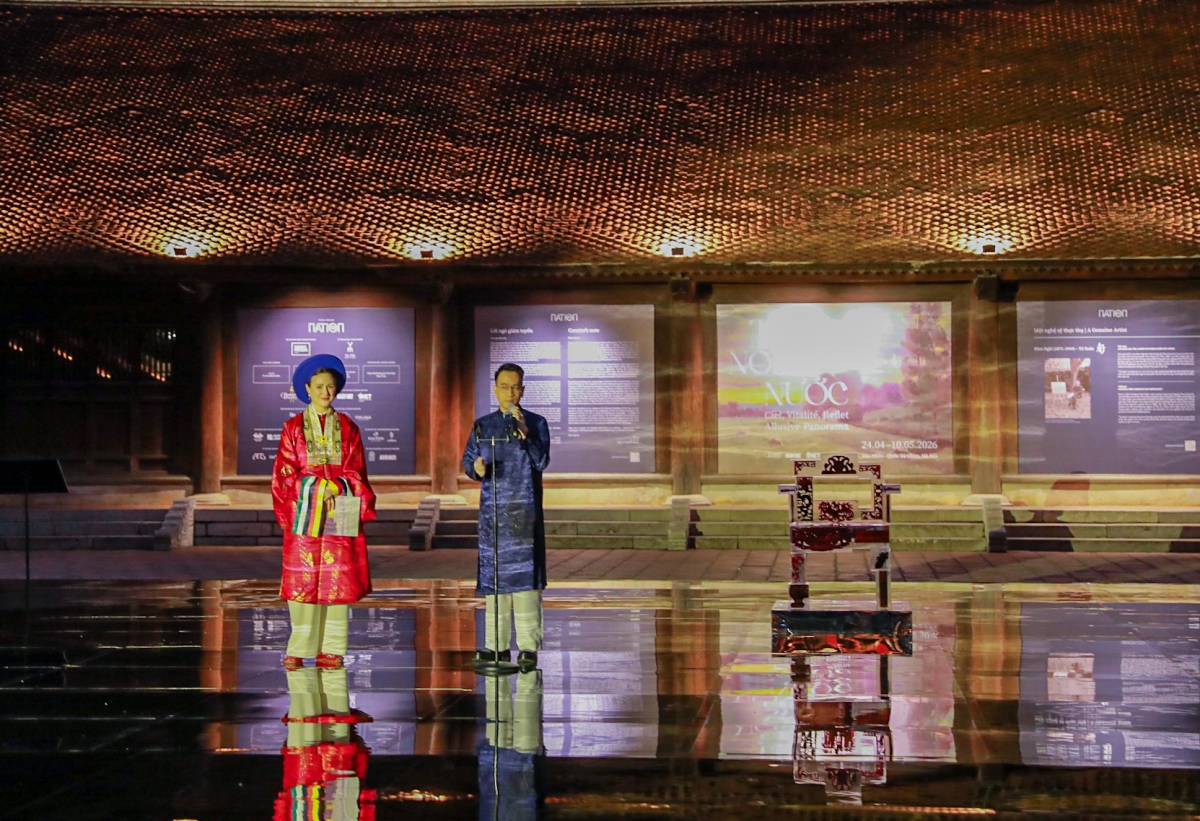 Bà Amandine Dabat – hậu duệ đời thứ 5 của vua Hàm Nghi tại lễ khai mạc triển lãm