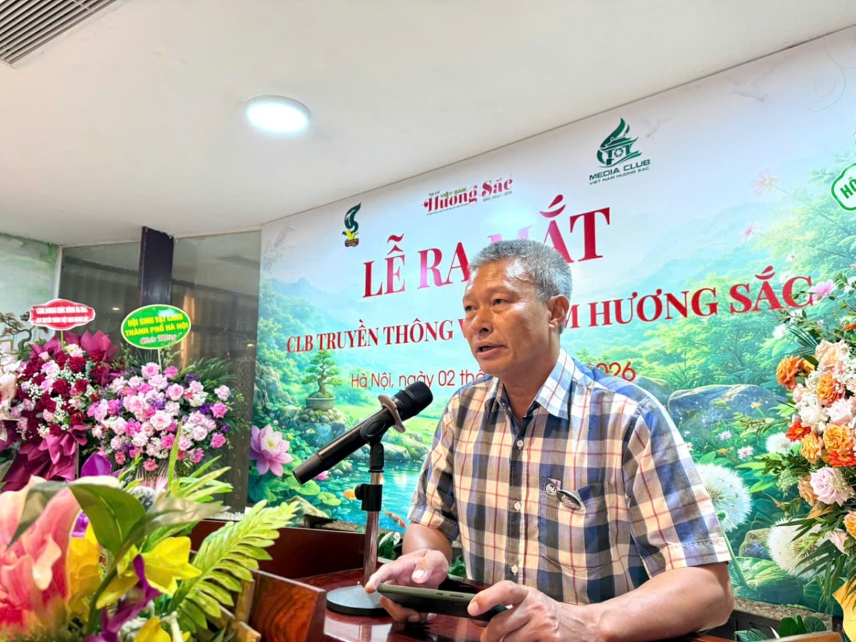 Ông Đỗ Văn Sinh, Chủ nhiệm CLB Truyền thông Việt Nam hương sắc phát biểu tại buổi lễ