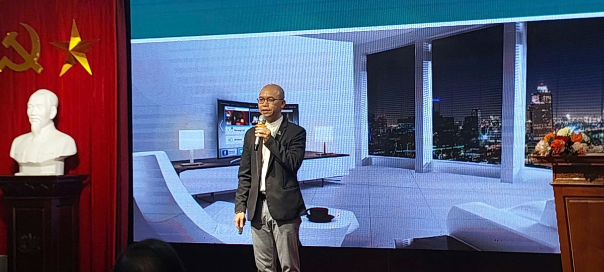 Ông Lương Thanh Nam – Tổng Giám đốc Công ty Cổ phần Giải pháp Khách sạn Việt trình bài tham luận trong chương trình