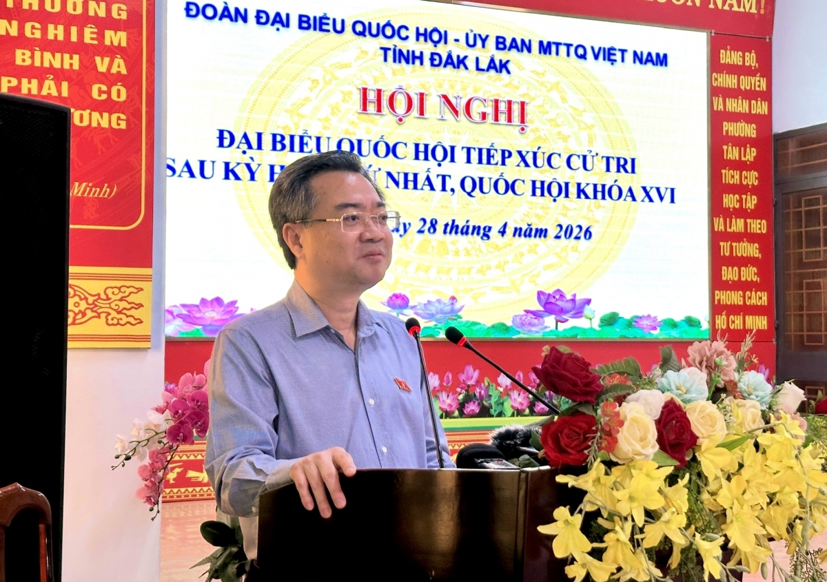 Ông Nguyễn Thanh Nghị, Uỷ viên Bộ Chính trị, Bí thư trung ương Đảng, Trưởng Ban Chính sách, Chiến lược Trung ương giải đáp các kiến nghị của cử tri.