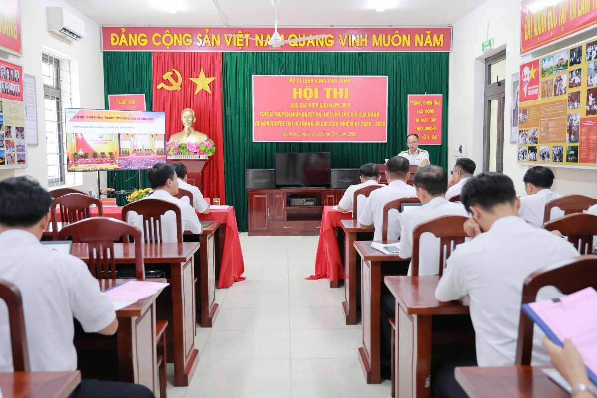 Các thí sinh tham gia phần thi thực hành