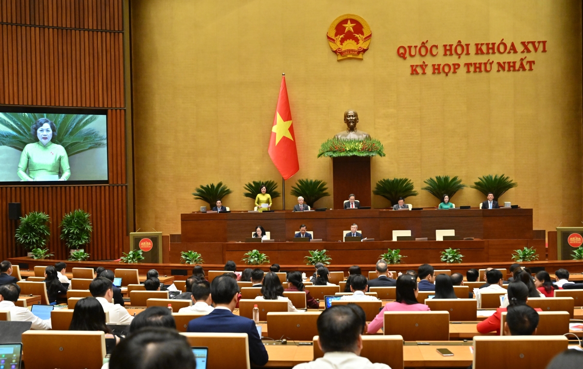 Phó Chủ tịch Quốc hội Nguyễn Thị Hồng điều hành phiên họp. Ảnh: Quang Khánh