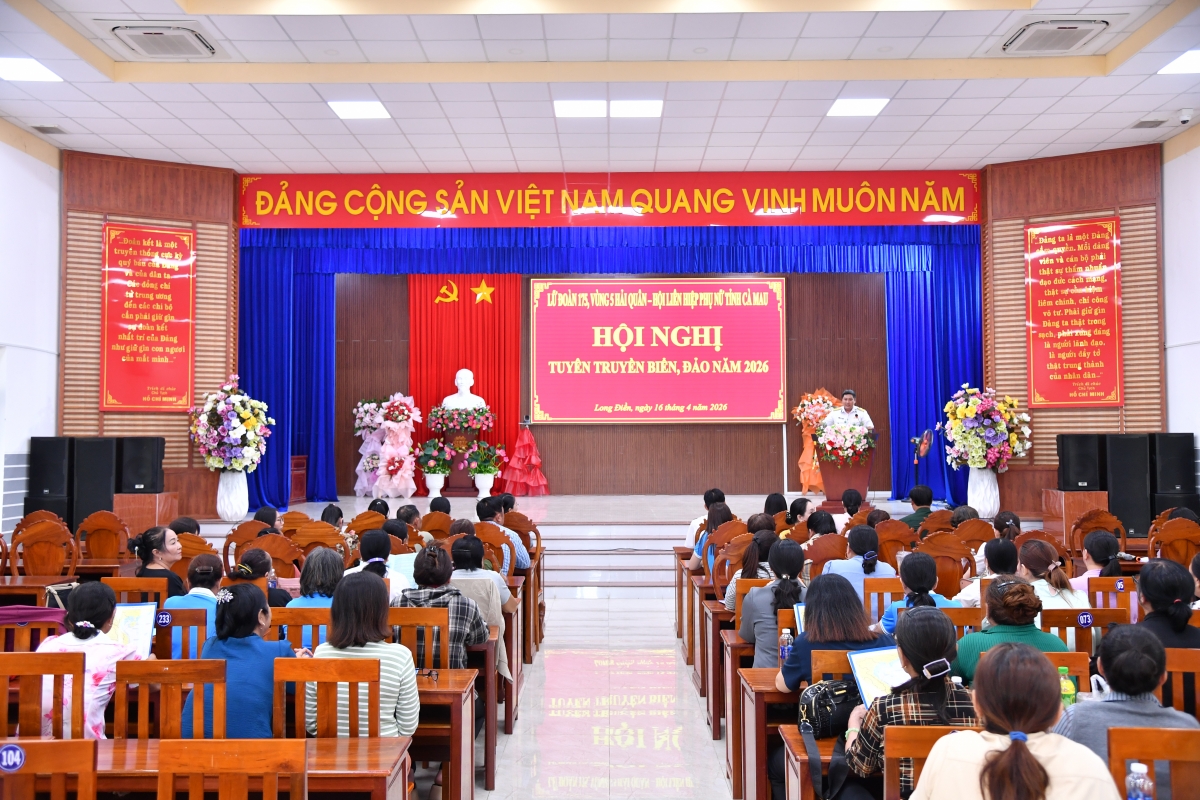 Các đại biểu tham dự hội nghị tại xã Long Điền