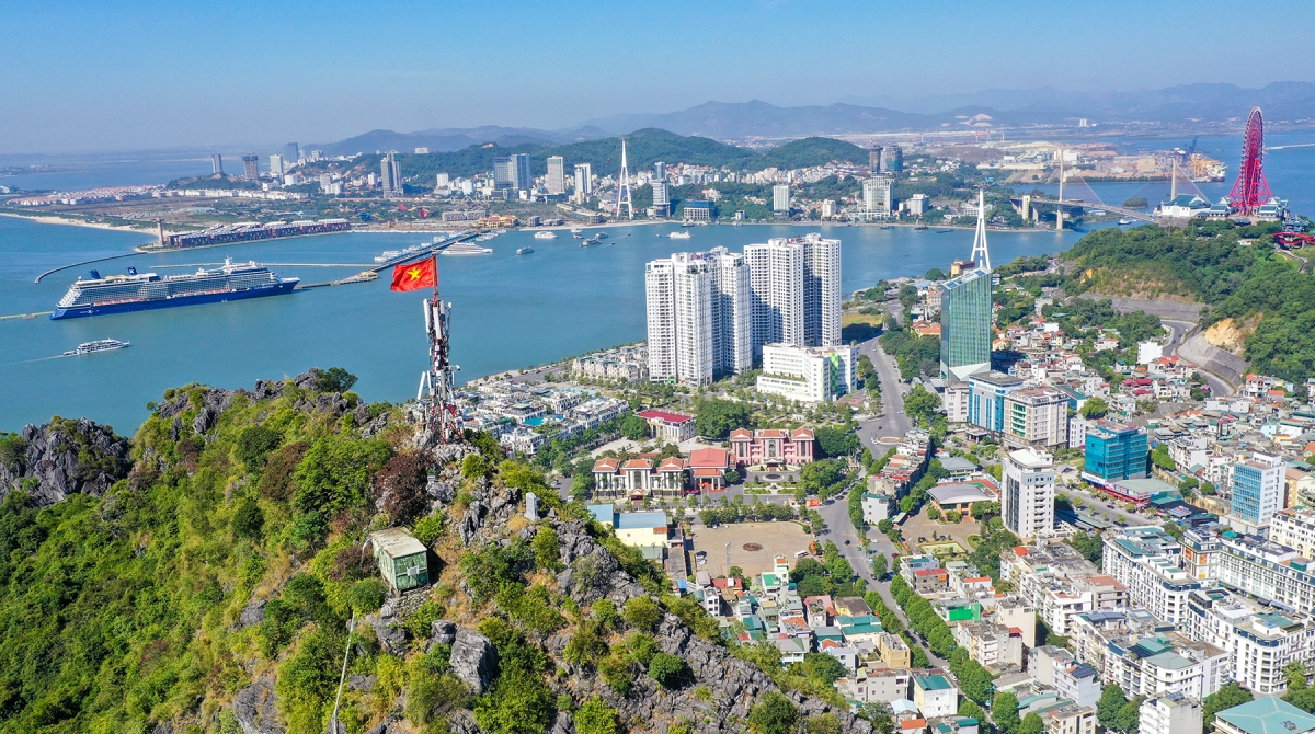 Không gian phát triển của Quảng Ninh định hướng đô thị dịch vụ tích hợp với phát triển kinh tế đảo - biên giới - di sản