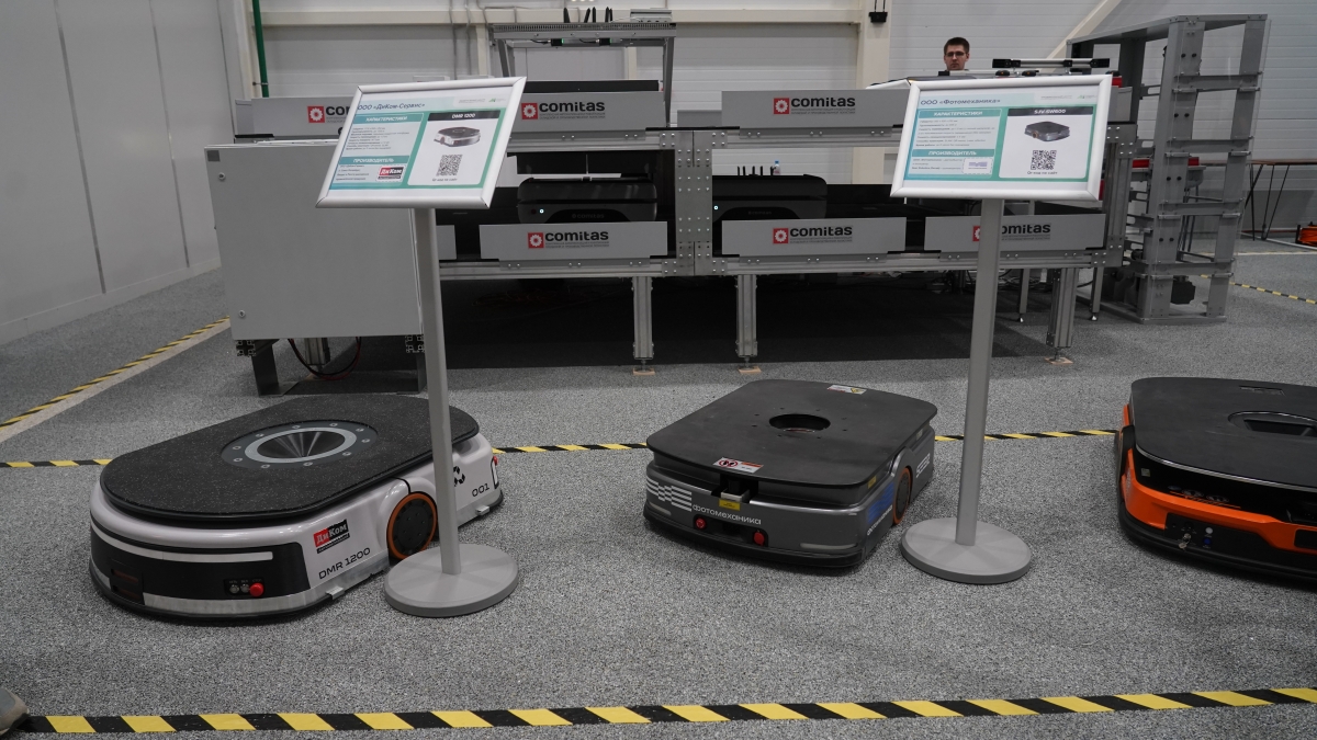 Robot vận chuyển hàng hóa phục vụ kho bãi, logistic