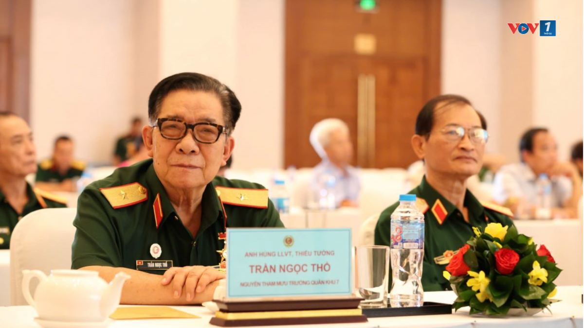 Thiếu tướng Trần Ngọc Thổ xúc động khi nhắc lại những ngày lịch sử (ảnh: Tỷ Huỳnh)