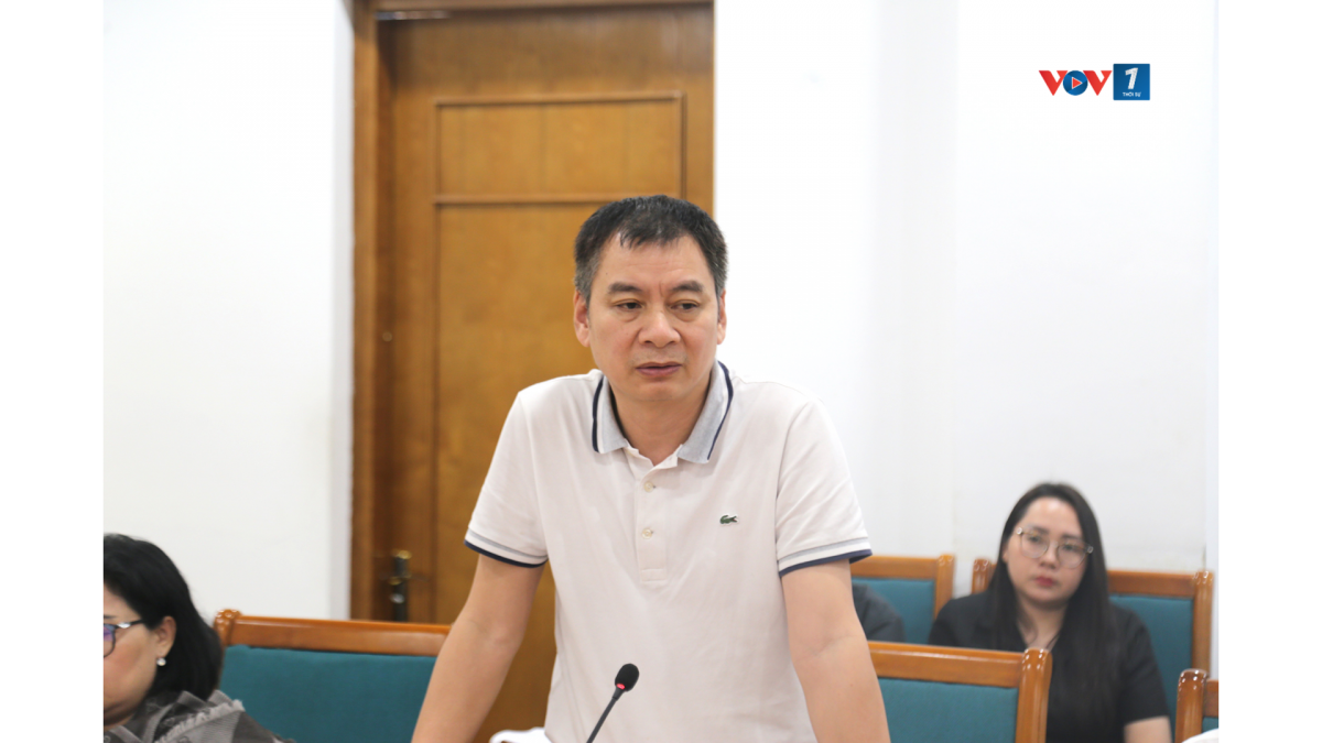 Ông Đồng Mạnh Hùng, Trưởng Ban Thư ký biên tập Đài TNVN nêu ý kiến tại cuộc họp