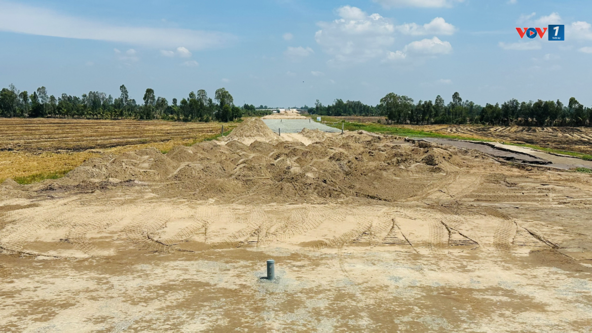 Gói thầu xây lắp số 2 thuộc dự án thành phần 3, cao tốc Châu Đốc - Cần Thơ - Sóc Trăng