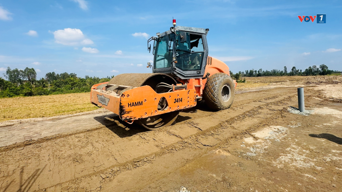 Huy động đầy đủ nhân lực, thiết bị triển khai đồng loạt các hạng mục trên toàn tuyến