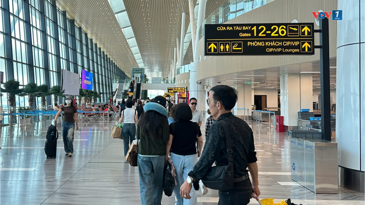 Ngày 25/4, sân bay Tân Sơn Nhất phục vụ 722 chuyến bay đi và đến (ảnh minh họa)