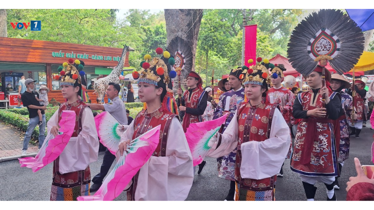 Lễ rước sắc thần trong Lễ Kỳ Yên đình làng Nam Bộ (Ảnh: Lệ Hằng)