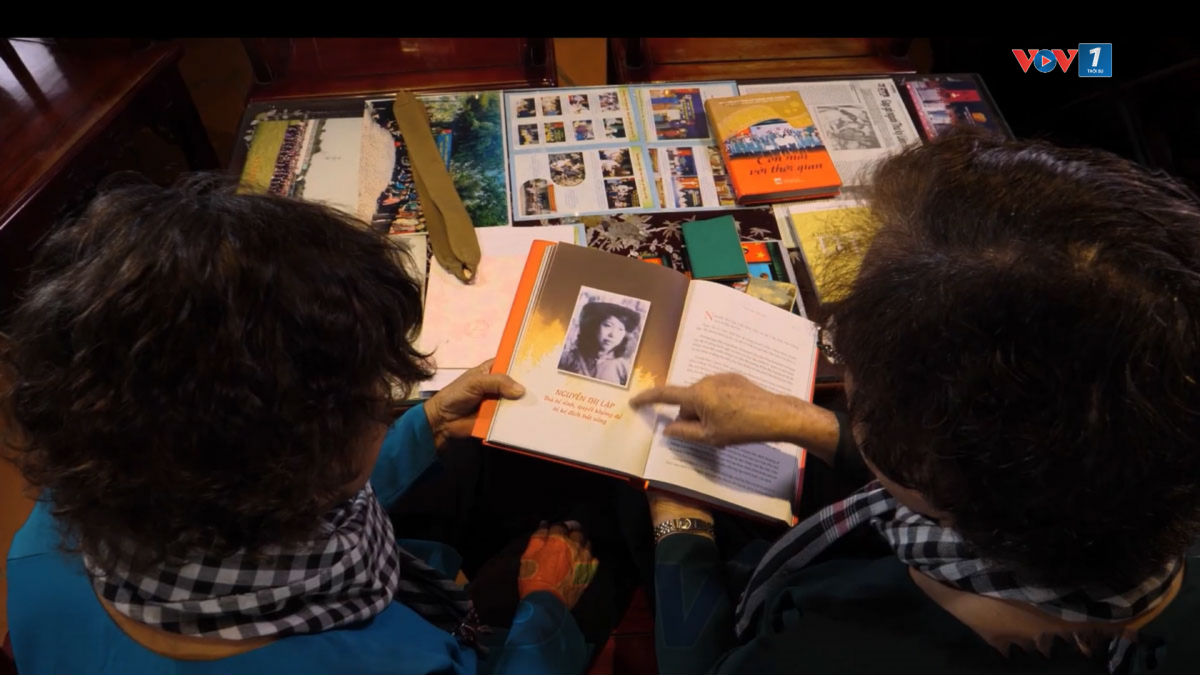 Cuốn sách “Sáng ngời chất ngọc” được các cô để lại cho thế hệ trẻ