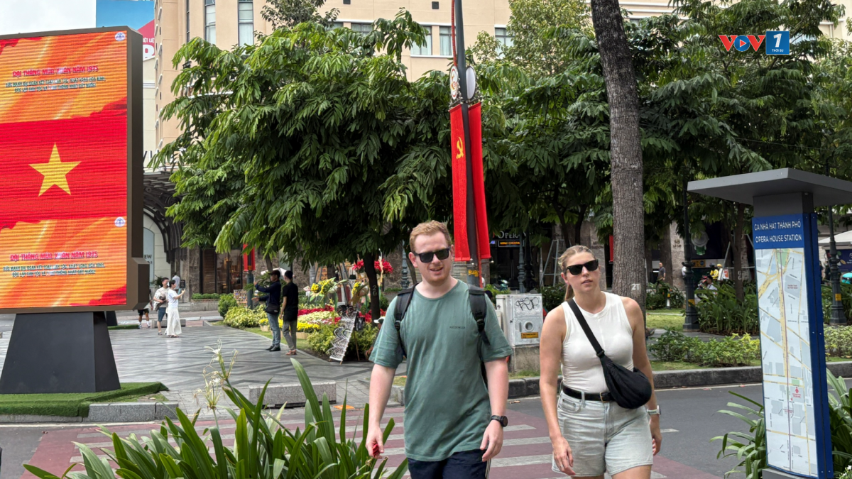 Du khách quốc tế du lịch tại TP.HCM dịp lễ 30/4-1/5 (ảnh: Vũ Hường)