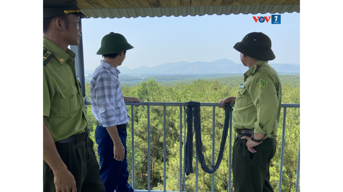 Lực lượng kiểm lâm thường xuyên trực ở các chòi canh lửa