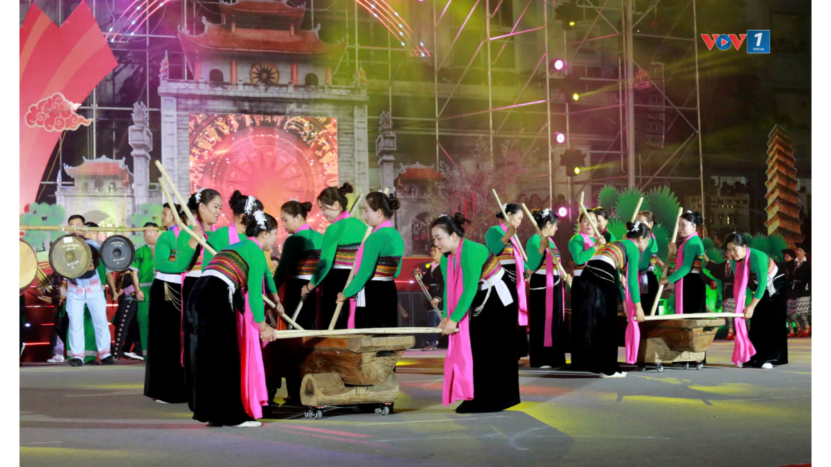 Các tiết mục trình diễn dân gian đặc sắc, tái hiện đời sống lao động truyền thống, góp phần làm nổi bật bản sắc văn hóa các vùng miền.