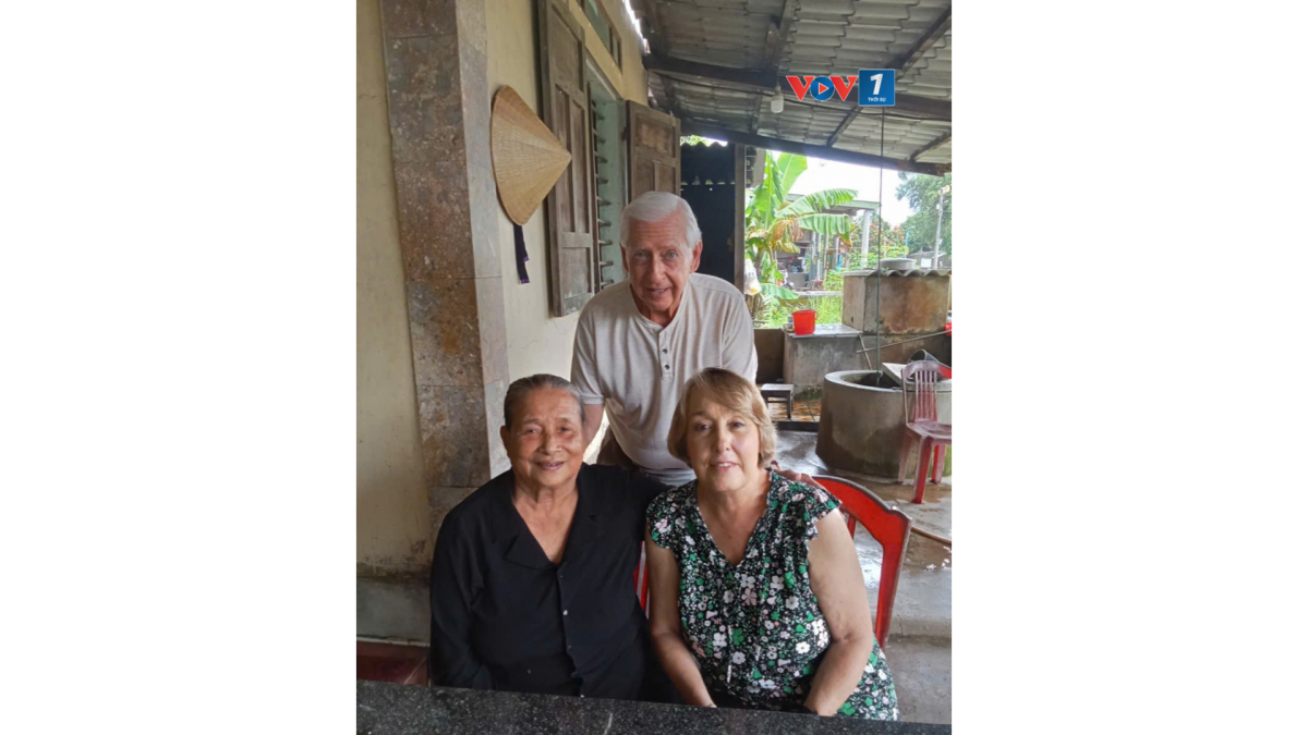 Vợ chồng ông Robert Craig McNamara, con cựu Bộ trưởng Quốc phòng Mỹ Robert McNamara gặp bà Hoàng Thị Chẩm