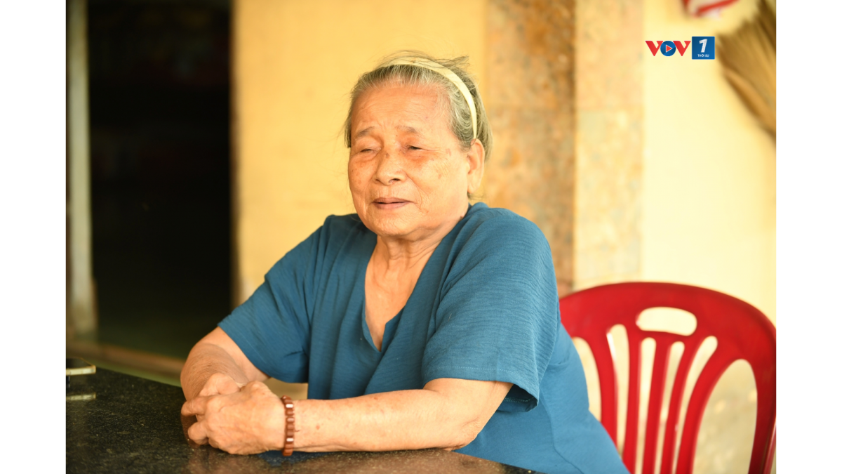 Bà Hoàng Thị Chẩm, 76 tuổi, sống ở làng Xuân Long, xã Trung Hải, tỉnh Quảng Trị
