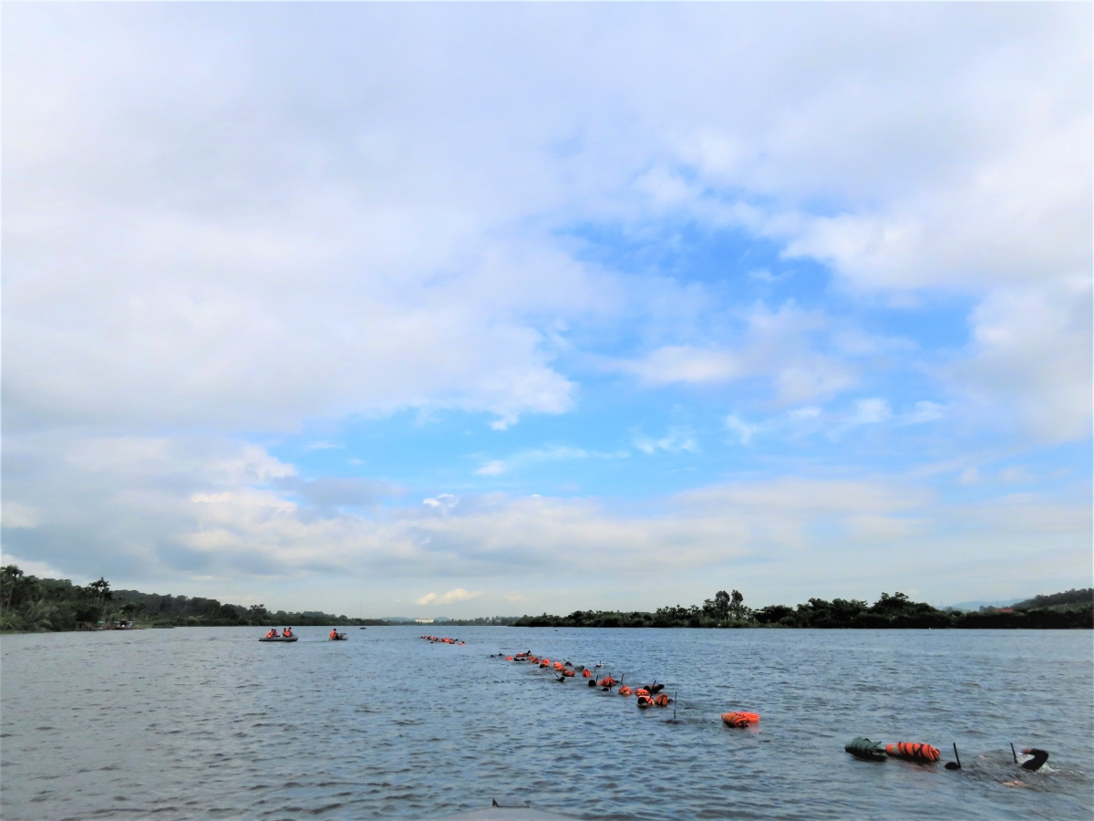 Cán bộ, chiến sĩ Tiểu đoàn 1, Lữ đoàn 126 huấn luyện kỹ thuật bơi ếch đường dài