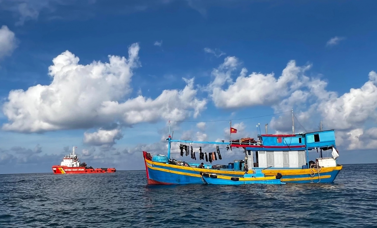 Tàu CSB 9001 làm nhiệm vụ tuần tra, kiểm soát trên biển