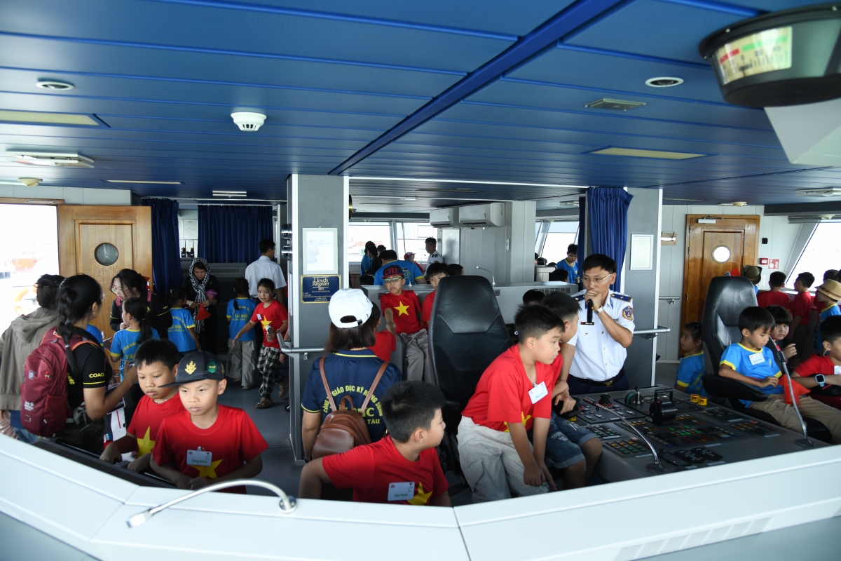 Tham quan Tàu Cảnh sát biển