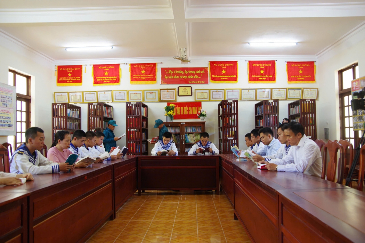 Lan tỏa tình yêu sách tại đảo Sơn Ca