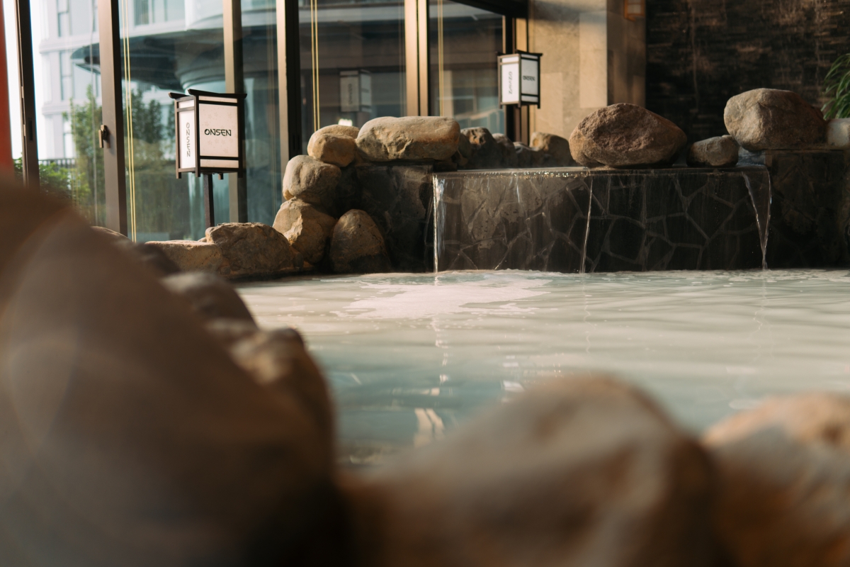 Nhiệt độ nước và khoáng chất giúp mạch máu co giãn tốt, hạ huyết áp, cải thiện sức khỏe