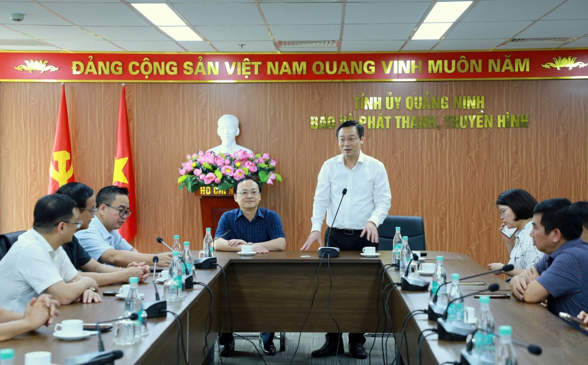 Tổng Giám đốc Đài TNVN Đỗ Tiến Sỹ thăm và làm việc với Báo và Phát thanh – Truyền hình Quảng Ninh trước đêm khai mạc Liên hoan.