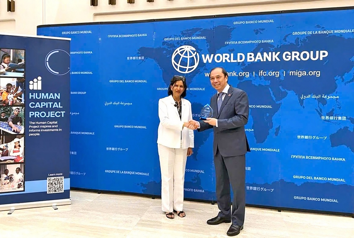 Trên cơ sở thư mời ngày 31/3/2026 của Ngân hàng Thế giới gửi tới Bộ trưởng Bộ Tài chính, ông Nguyễn Quốc Dũng - Đại sứ Việt Nam tại Hoa Kỳ đã đại diện Việt Nam nhận danh hiệu quốc gia có thành tích tốt nhất về Chỉ số Vốn con người mở rộng (HCI+). Ảnh: Vũ Khuê