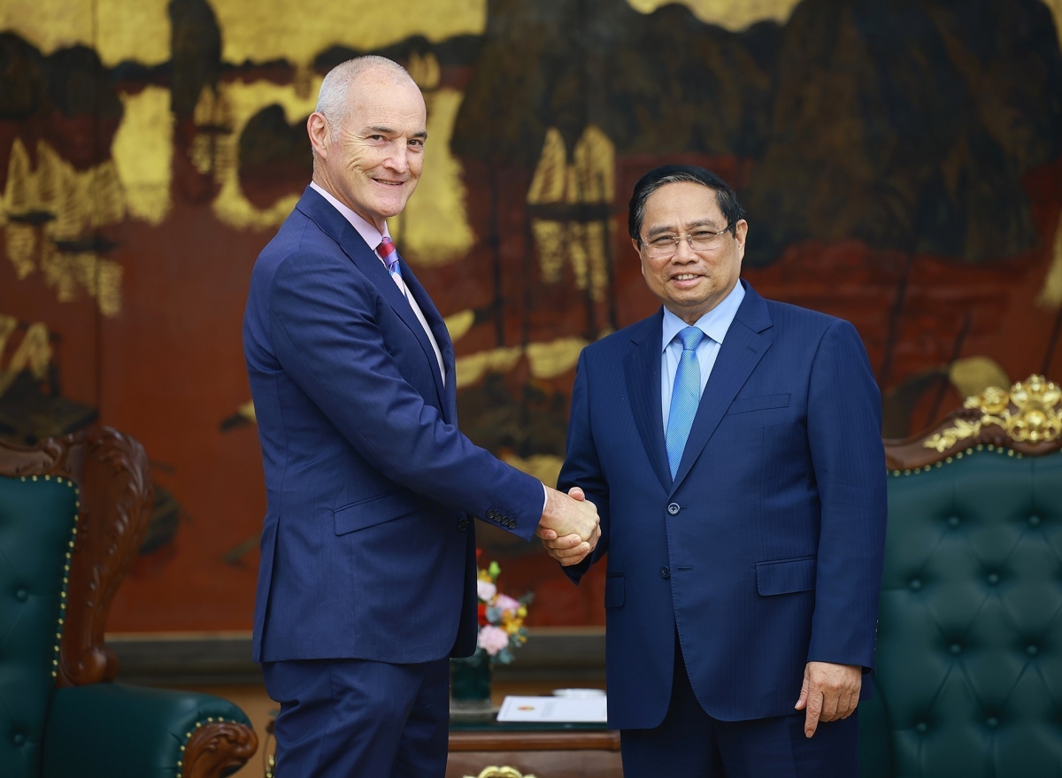 Thủ tướng Phạm Minh Chính tiếp Giáo sư Alec Cameron, Chủ tịch Đại học RMIT (Australia). Ảnh: Dương Giang-TTXVN