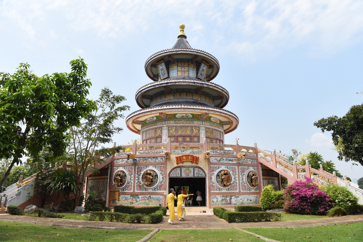 Bảo tháp trong chùa Khánh Thọ 