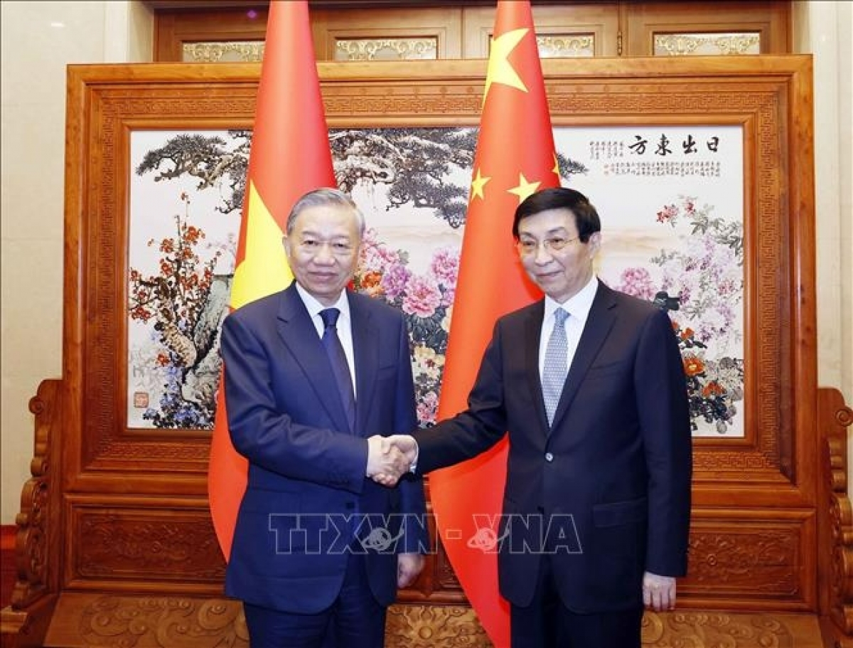 Tổng Bí thư, Chủ tịch nước Tô Lâm hội kiến Chủ tịch Chính hiệp toàn quốc Trung Quốc Vương Hộ Ninh. Ảnh: Thống Nhất/TTXVN