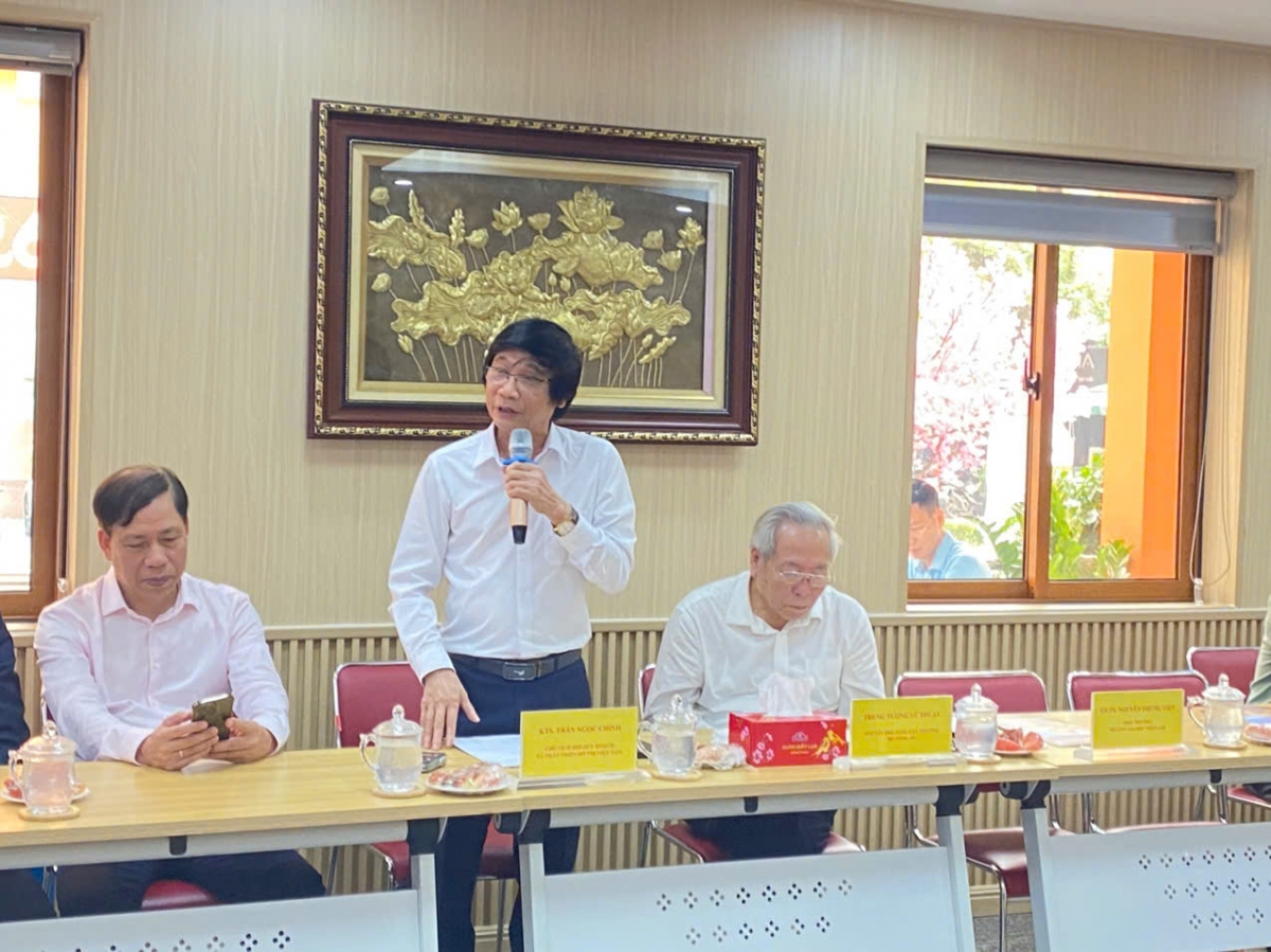 Chủ tịch Hội Quy hoạch phát triển đô thị Việt Nam, ông Trần Ngọc Chính, nguyên Thứ trưởng Bộ Xây dựng phát biểu tại toạ đàm