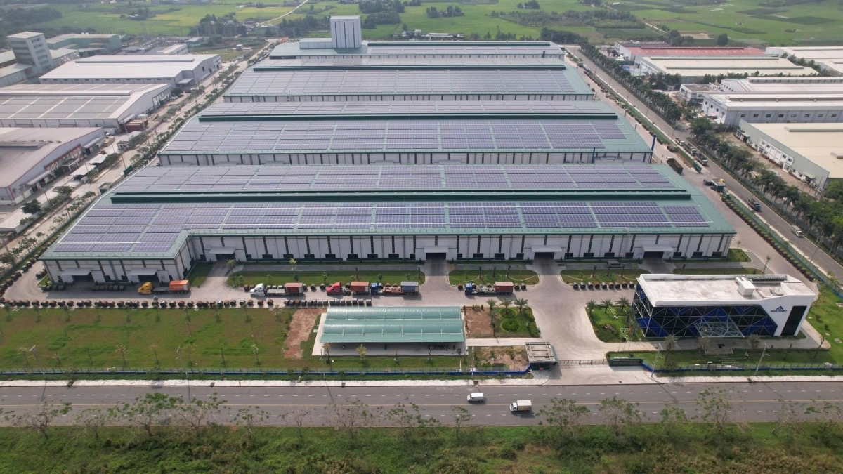 Nhà máy sản xuất kinh doanh sản phẩm thép Hòa Phát Long An ở Khu công nghiệp Thuận Đạo (xã Long Cang)