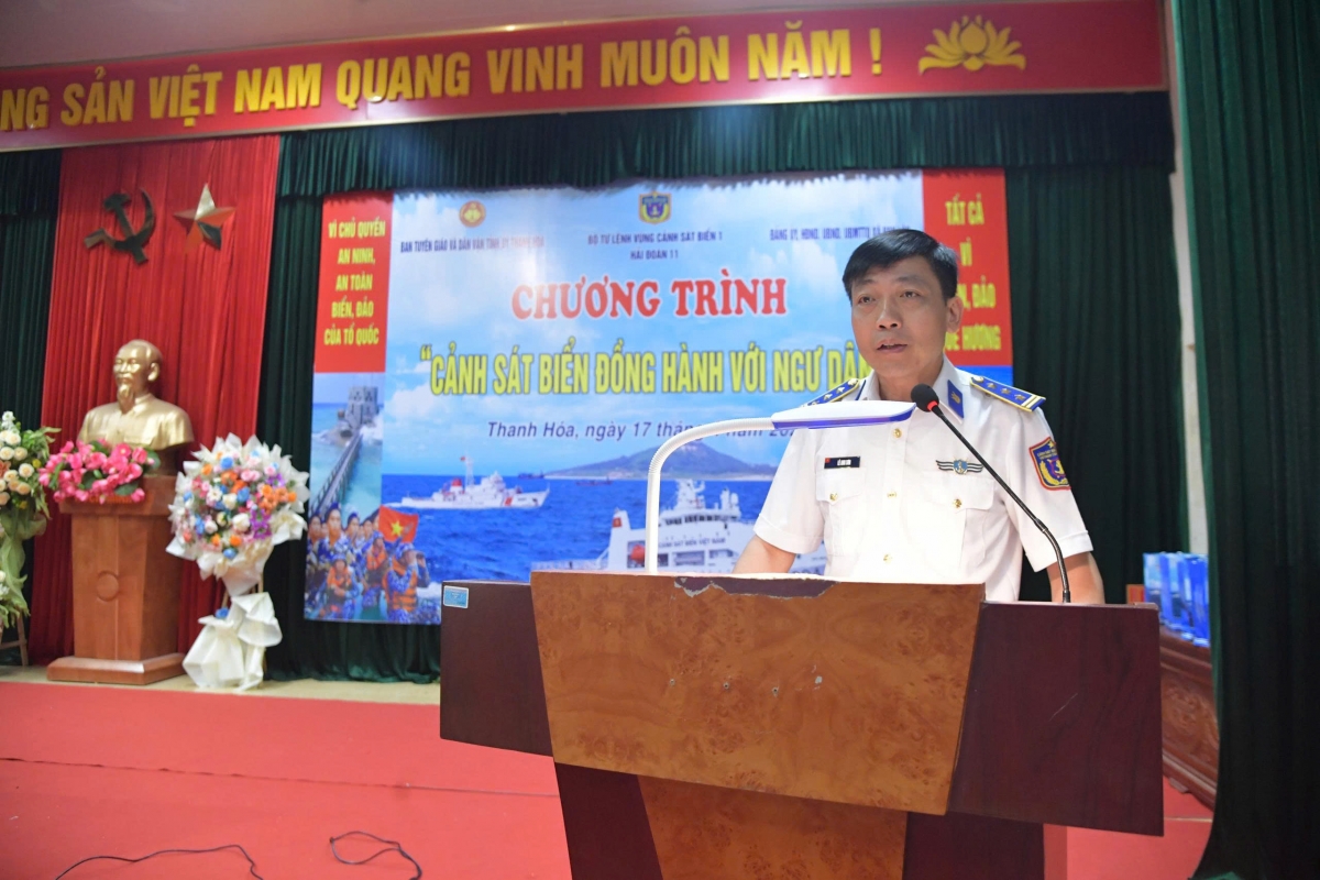 Thượng tá Lê Anh Sơn, Chính ủy Hải đoàn 11 phát biểu tại Hội nghị