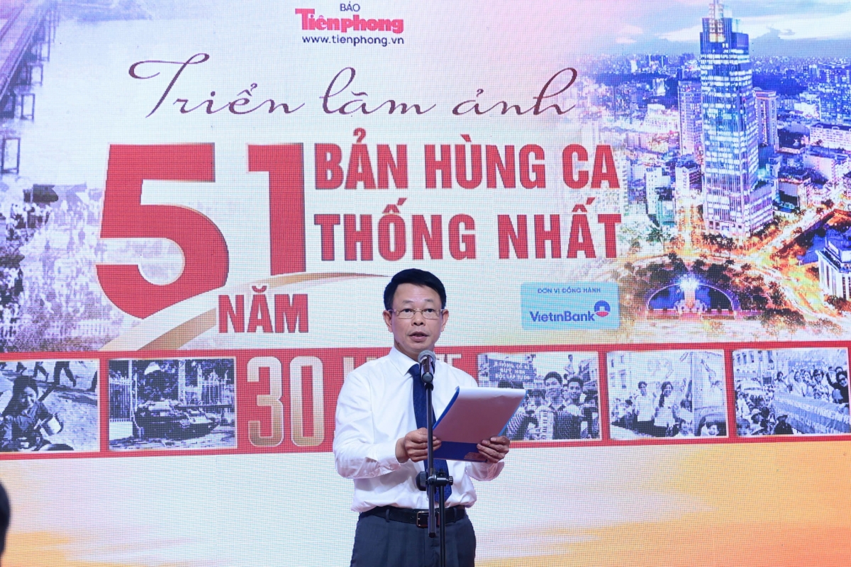 Nhà báo Phùng Công Sưởng - Tổng Biên tập báo Tiền Phong phát biểu tại lễ khai mạc