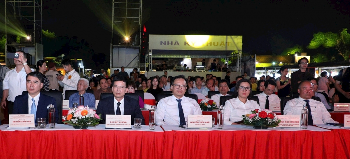 Các đại biểu dự sự kiện.