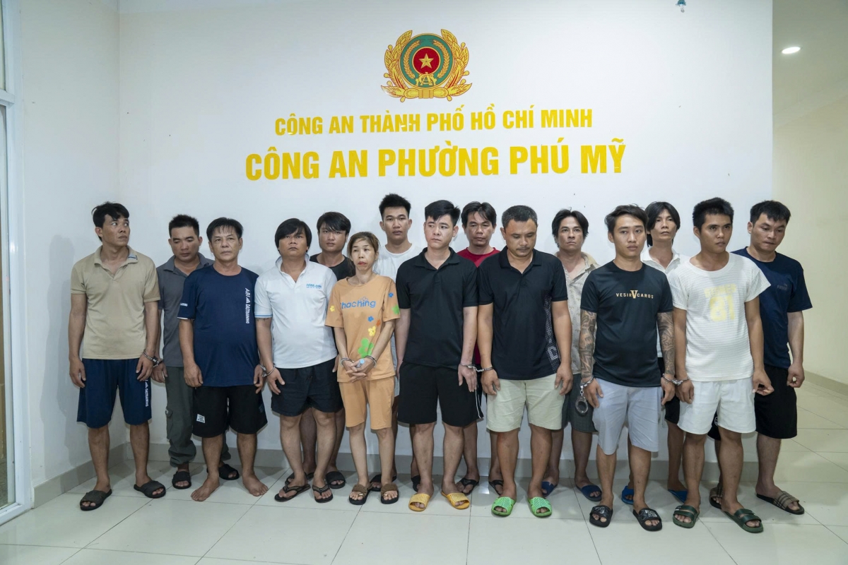 Các đối tượng bị bắt tại cơ quan công an phường Phú Mỹ, TP.HCM