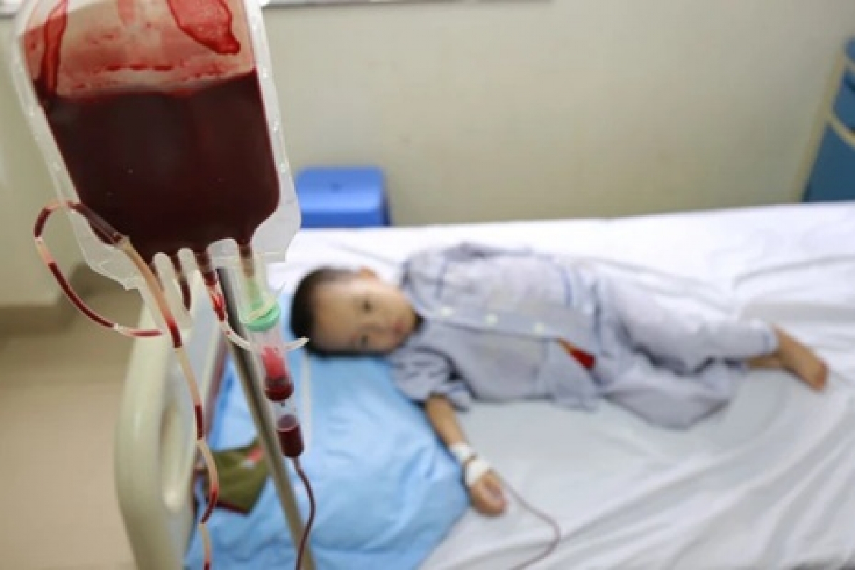 Những đứa trẻ phải gắn cuộc đời với bệnh viện vì căn bệnh thalassemia. Ảnh: Thanh Hằng
