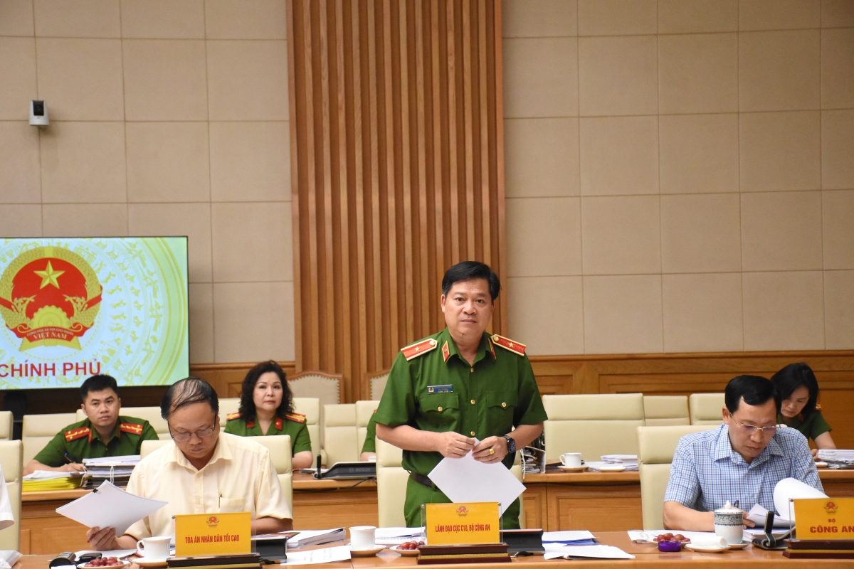 Lãnh đạo Cục C10, Bộ Công an báo cáo tại cuộc họp