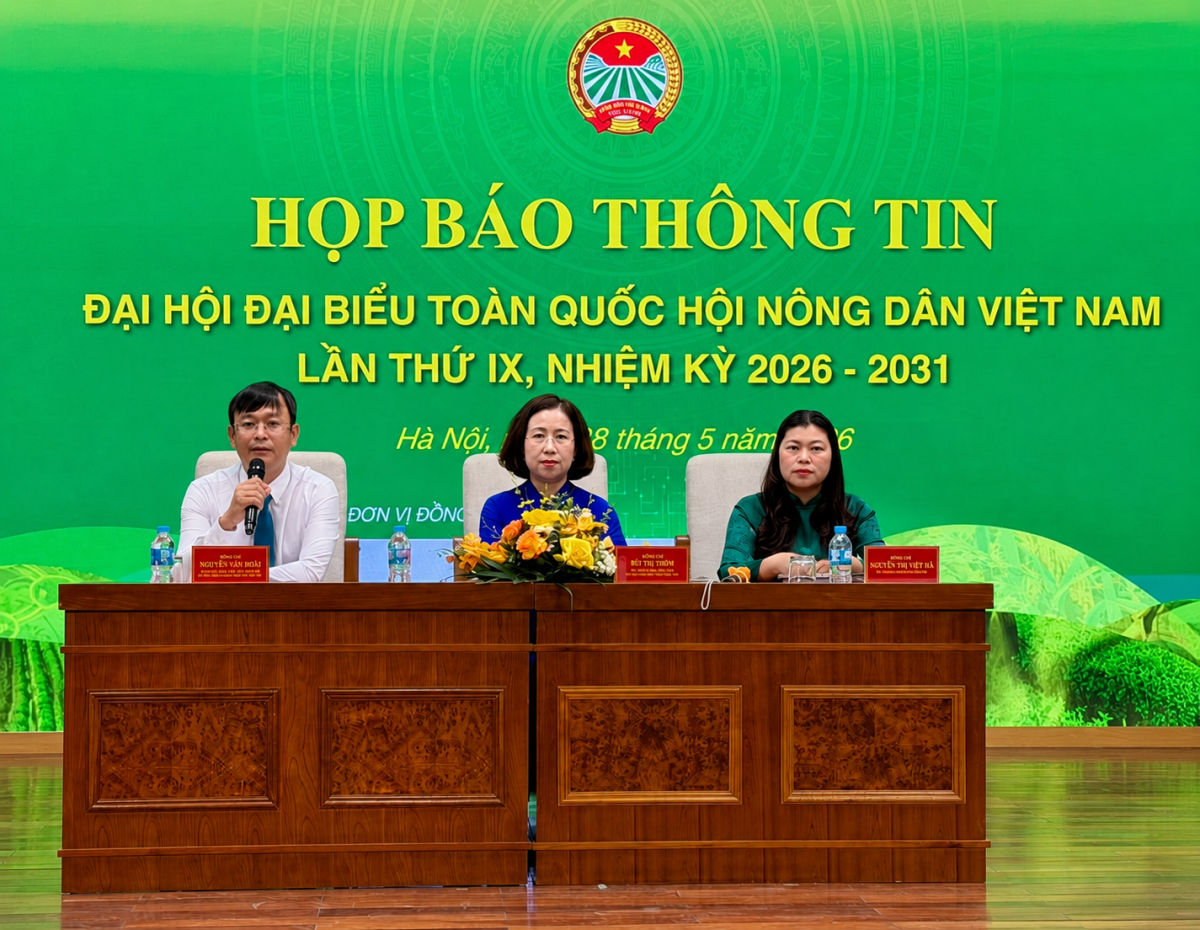 Đại diện Ban tổ chức giải đáp câu hỏi của các cơ quan báo chí tại Họp báo