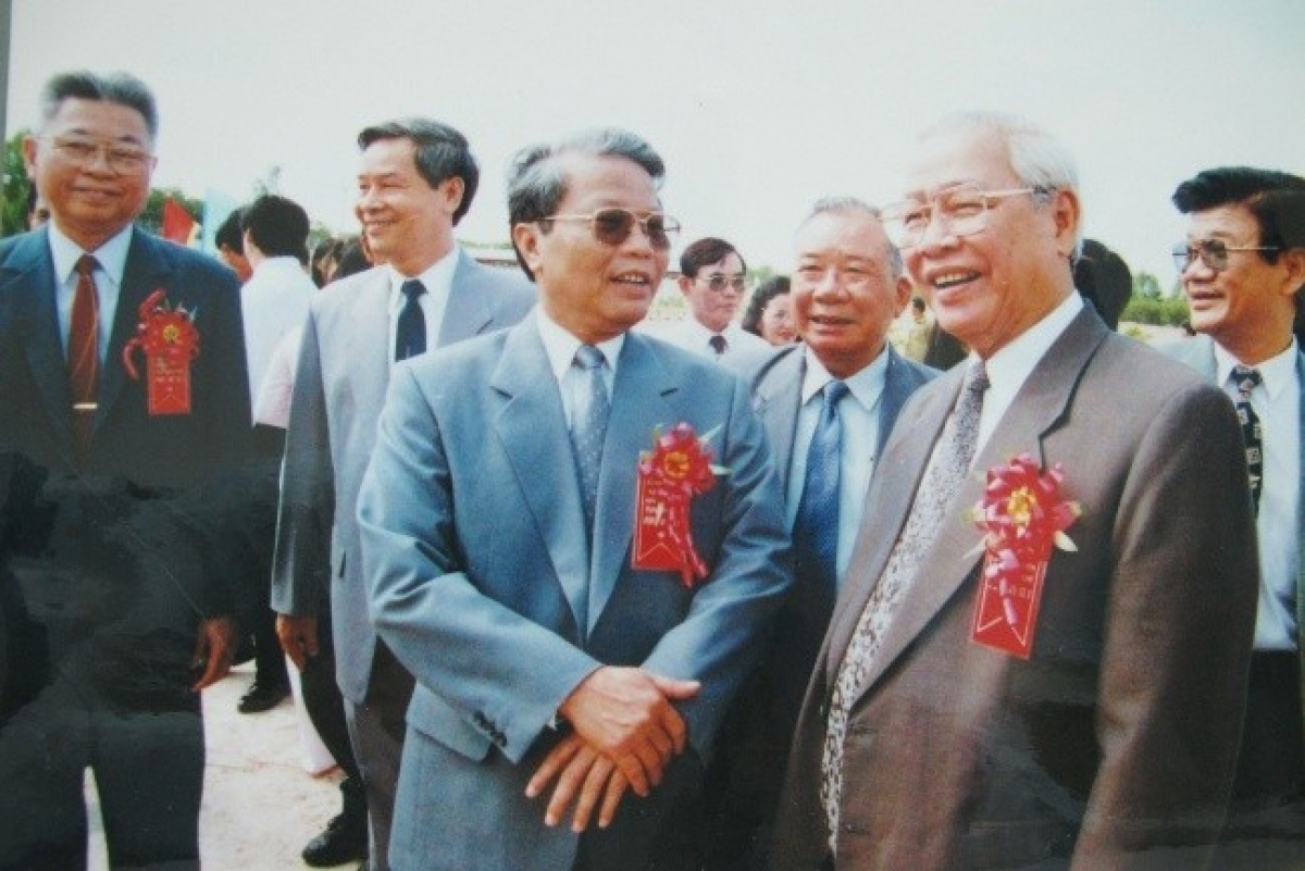 Cố Thủ tướng Võ Văn Kiệt và Cố Phó Thủ tướng Trần Đức Lương (Nhiệm kỳ 10/1992-8/1997) tại Lễ khởi công xây dựng Nhà máy điện Phú Mỹ 2.1 năm 1996