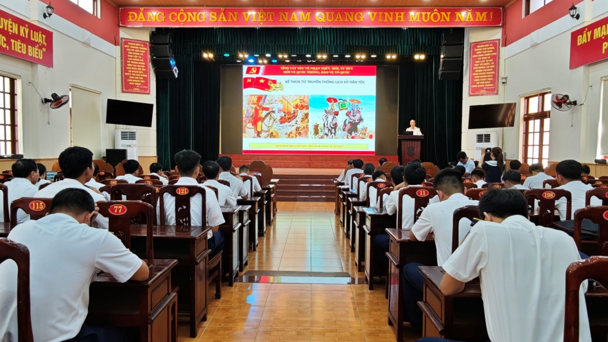 Các thí sinh trình bày bài dự thi