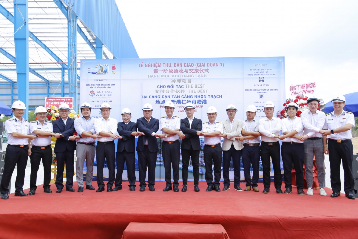 Các đại biểu dự sự kiện chụp hình chung