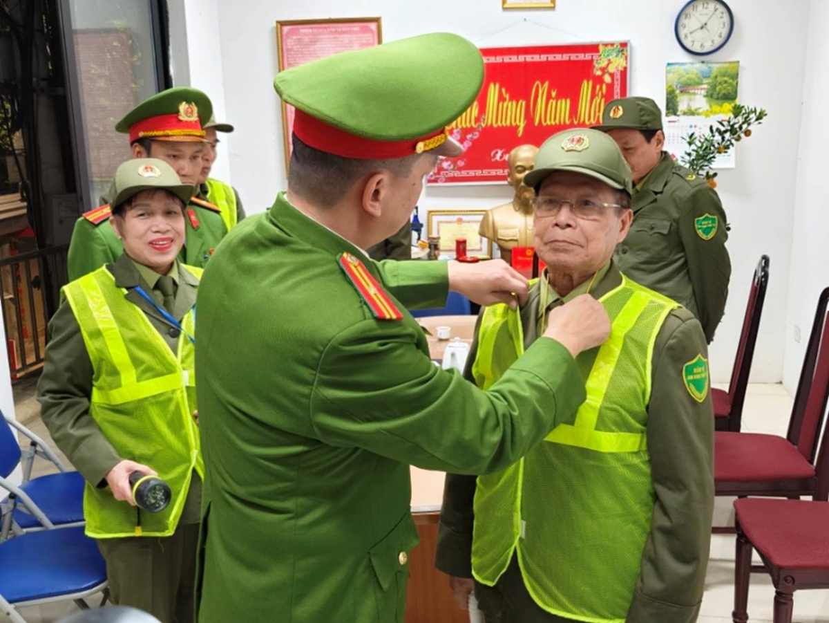 Ông Nguyễn Đình Hợi, tổ trưởng Tổ bảo vệ An ninh trật tự số 4, phường Tây Hồ, Hà Nội.