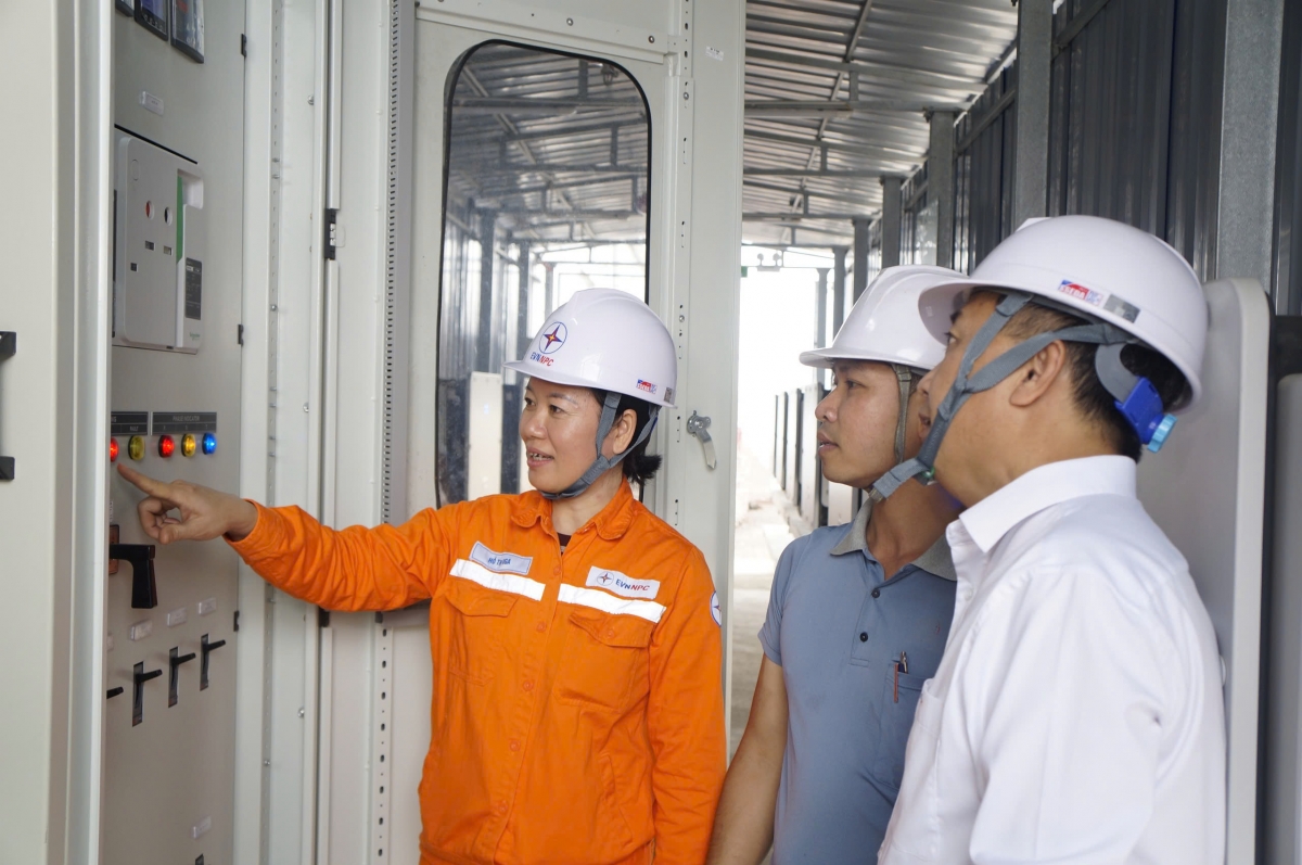Là đơn vị được giao nhiệm vụ quản lý vận hành và cung cấp điện trên địa bàn toàn tỉnh, Công ty Điện lực Thanh Hóa luôn xác định bảo đảm cung cấp điện an toàn, ổn định, liên tục là nhiệm vụ chính trị trọng tâm.