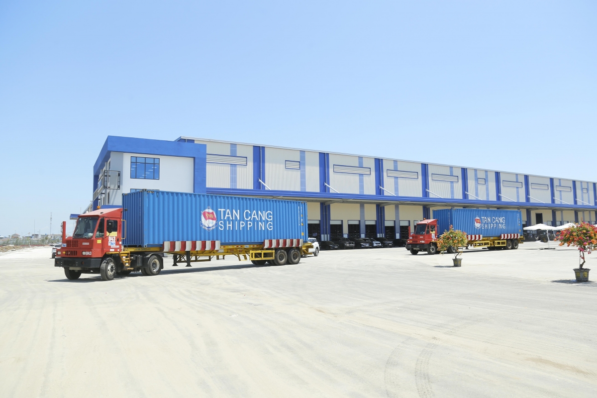 Container hàng đầu tiên được thông qua tại Trung tâm logisctics Tân Cảng Lạch Huyện