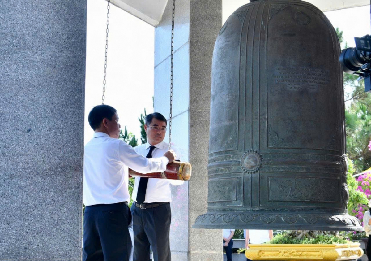 Thủ tướng Lê Minh Hưng đã thỉnh 9 tiếng chuông